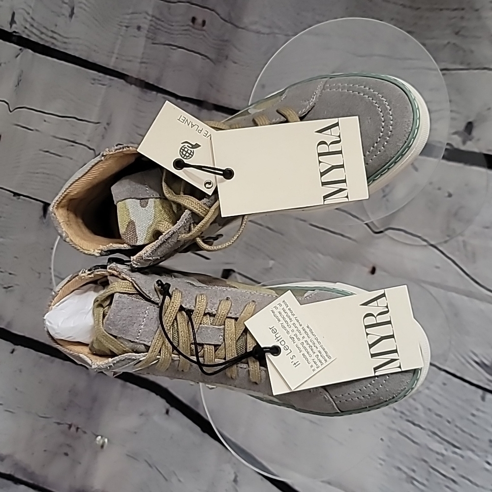 𝅺myra Camo Sneakers NWT - Picture 3 of 5